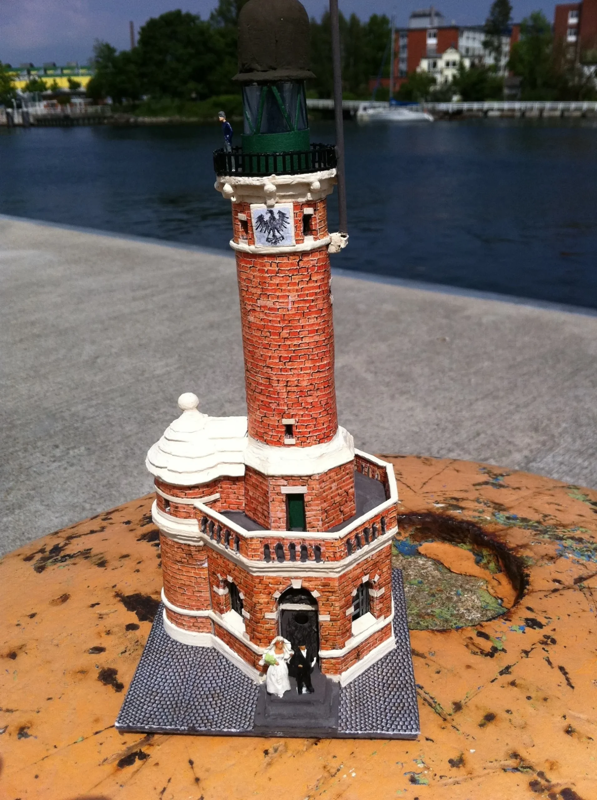 Leuchtturm+mit+Hochzeitspaar-1920w